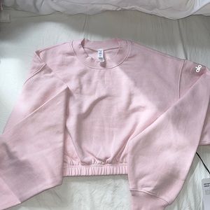 ALO YOGA DEVOTION CREW NECK PULLOVER cropped